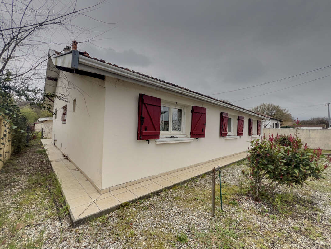 Maison à VILLENAVE-D&#039;ORNON