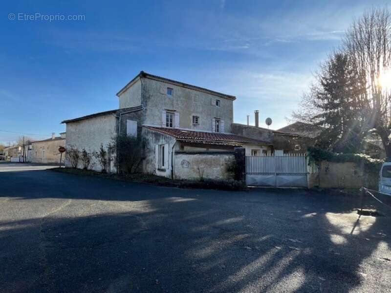 Maison à MATHA