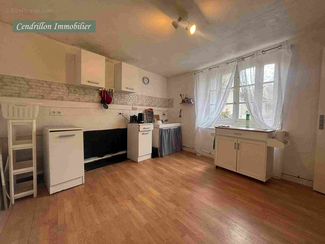 Maison de bourg en pierres, indépendante, 80m2 habitable de suite, avec cour et atelier. - photo 16