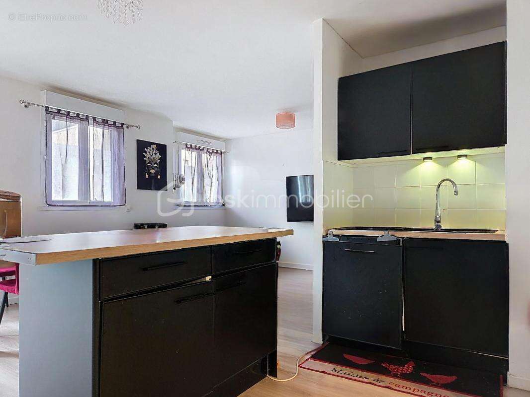 Appartement à VAUJOURS