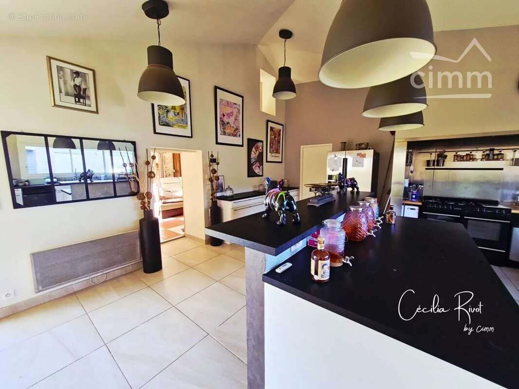 Maison à SAINT-CHRISTOLY-DE-BLAYE