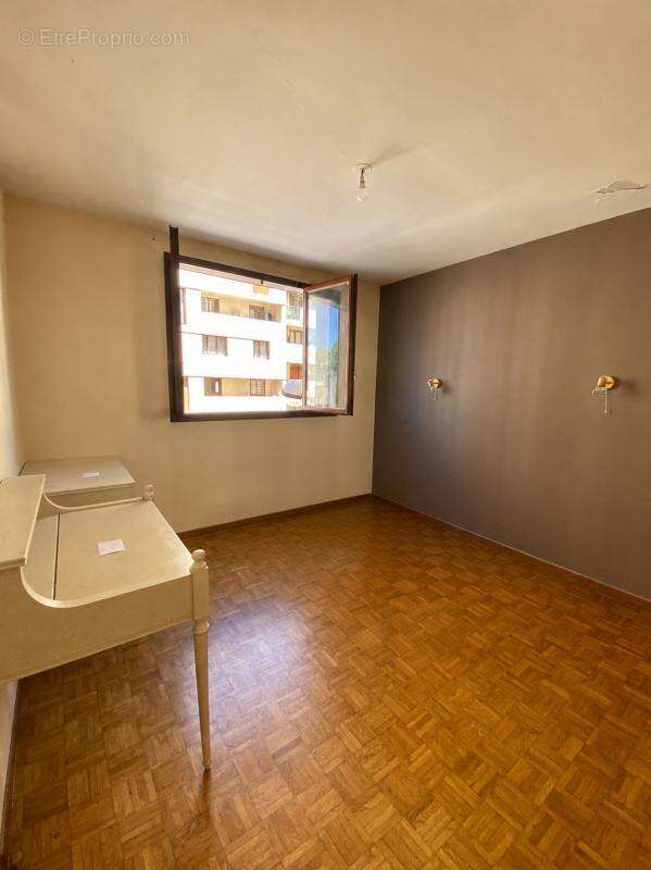 Appartement à MARSEILLE-4E