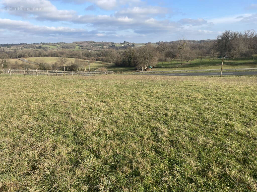 Terrain à LUBERSAC