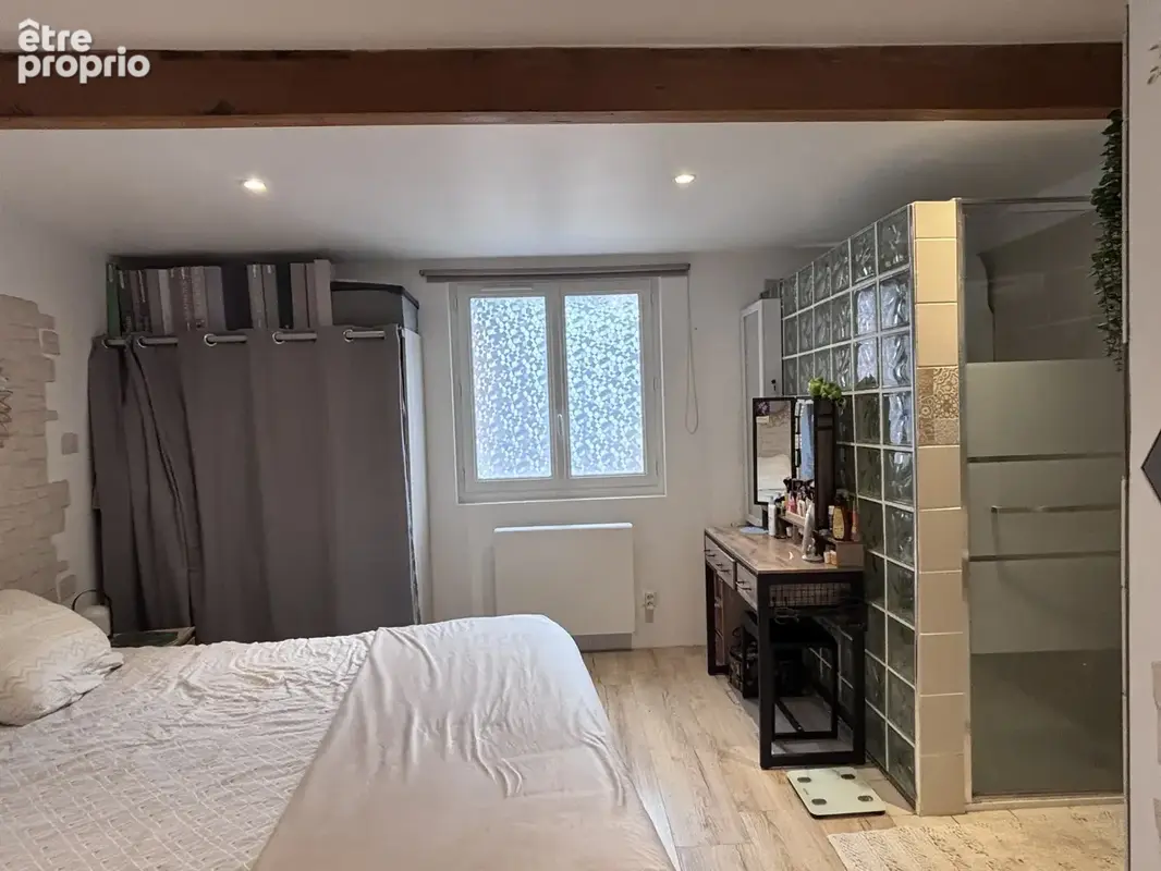 Agréable maison de ville avec 5 chambres confortables, jardin et grand garage. - photo 11
