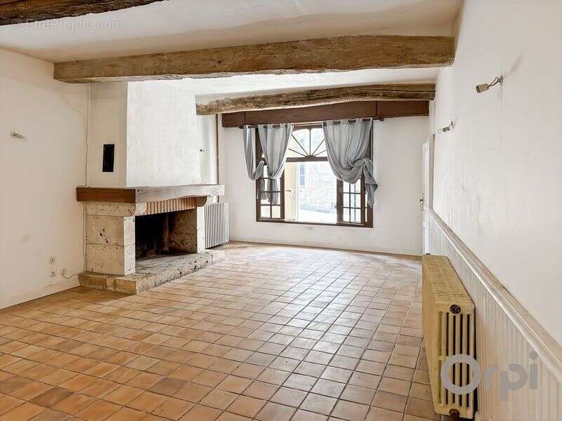 Centre historique de LECTOURE, maison de ville habitable avec petit extérieur à aménager - photo 6