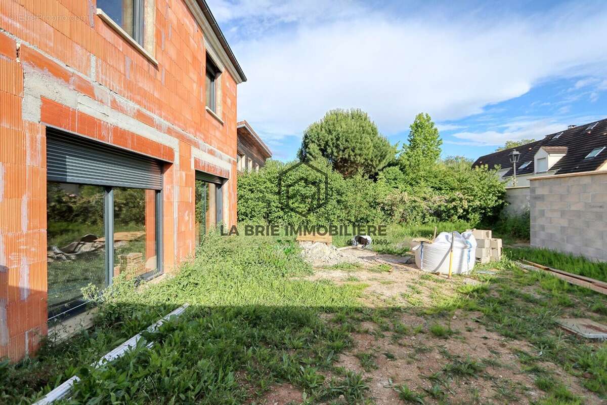 Maison 139 m² à Mandres-Les-Roses  - photo 7