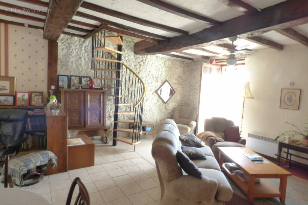 Maison à MORTAGNE-SUR-GIRONDE