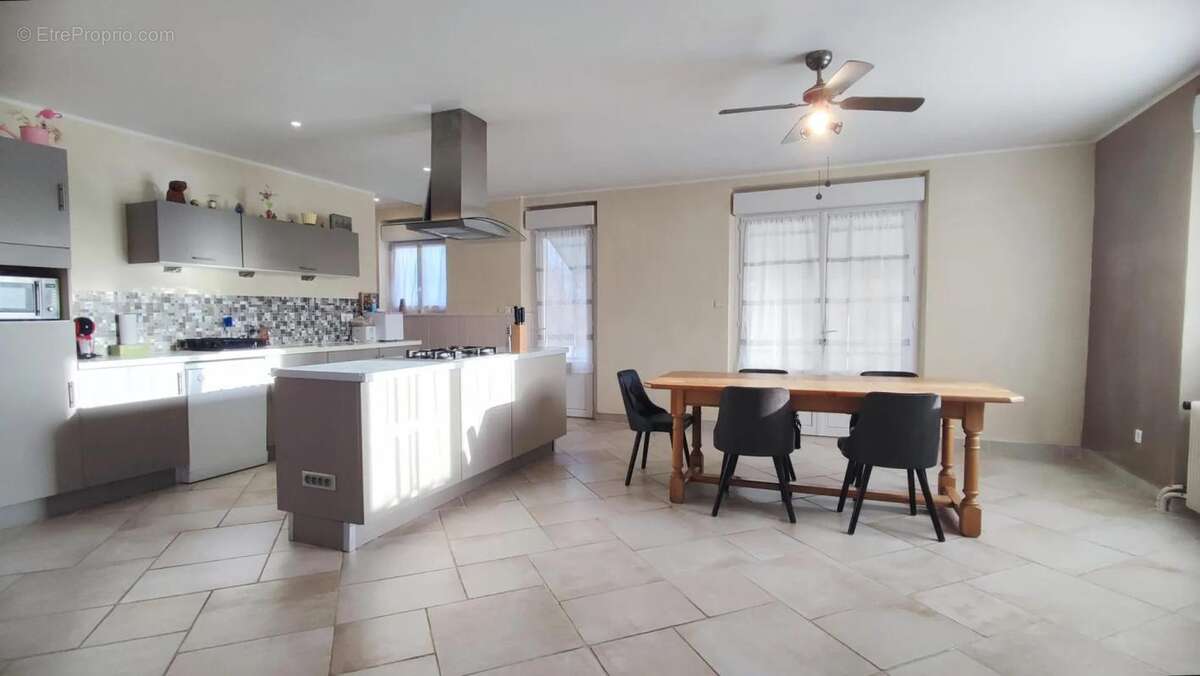 Maison à TROIS-PALIS