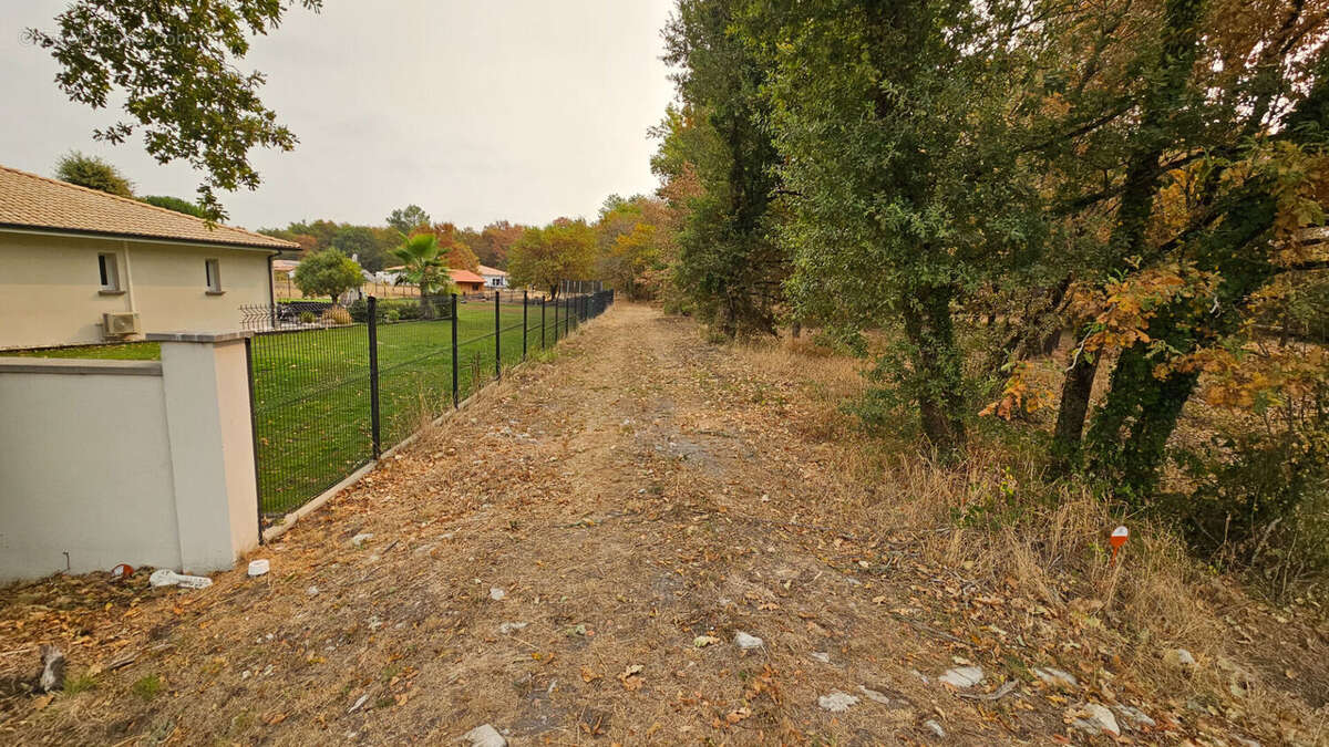 Terrain à SAUGNACQ-ET-MURET