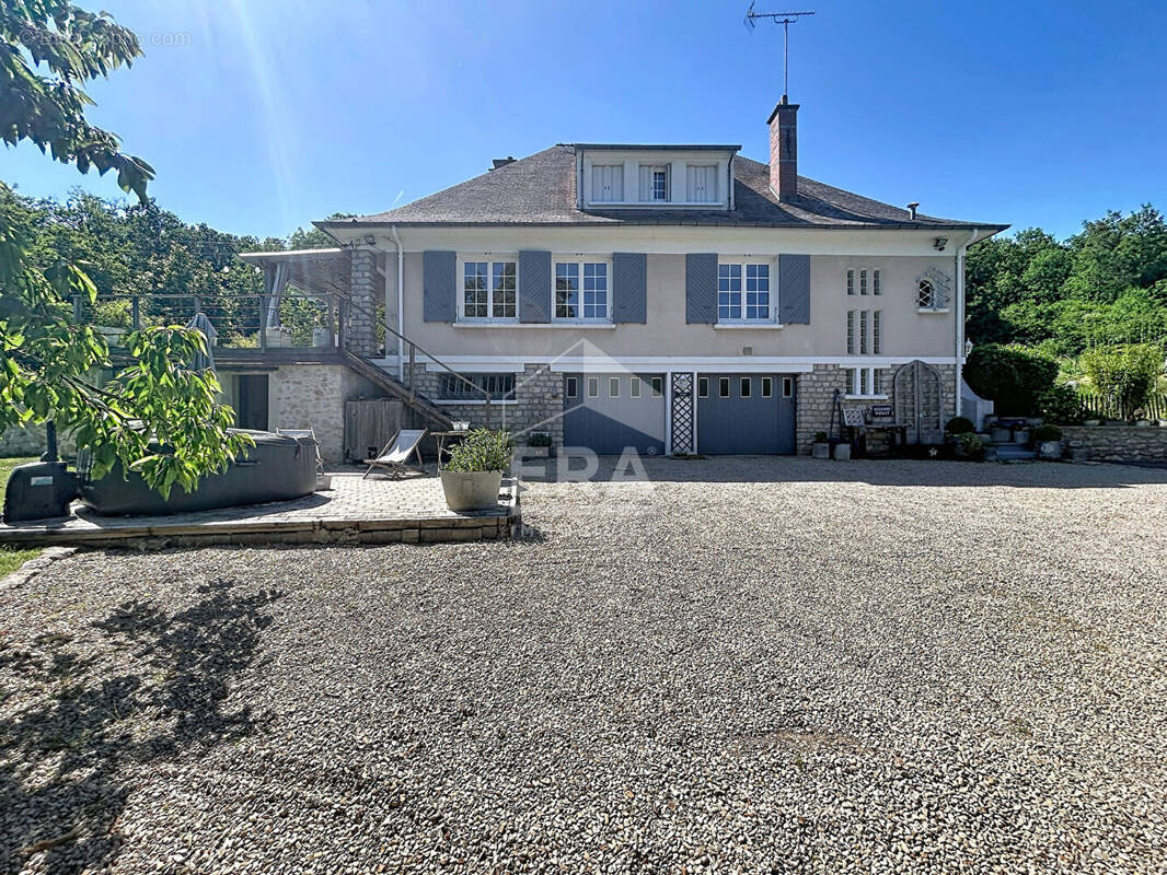 Maison à SAINT-CYR-LA-RIVIERE