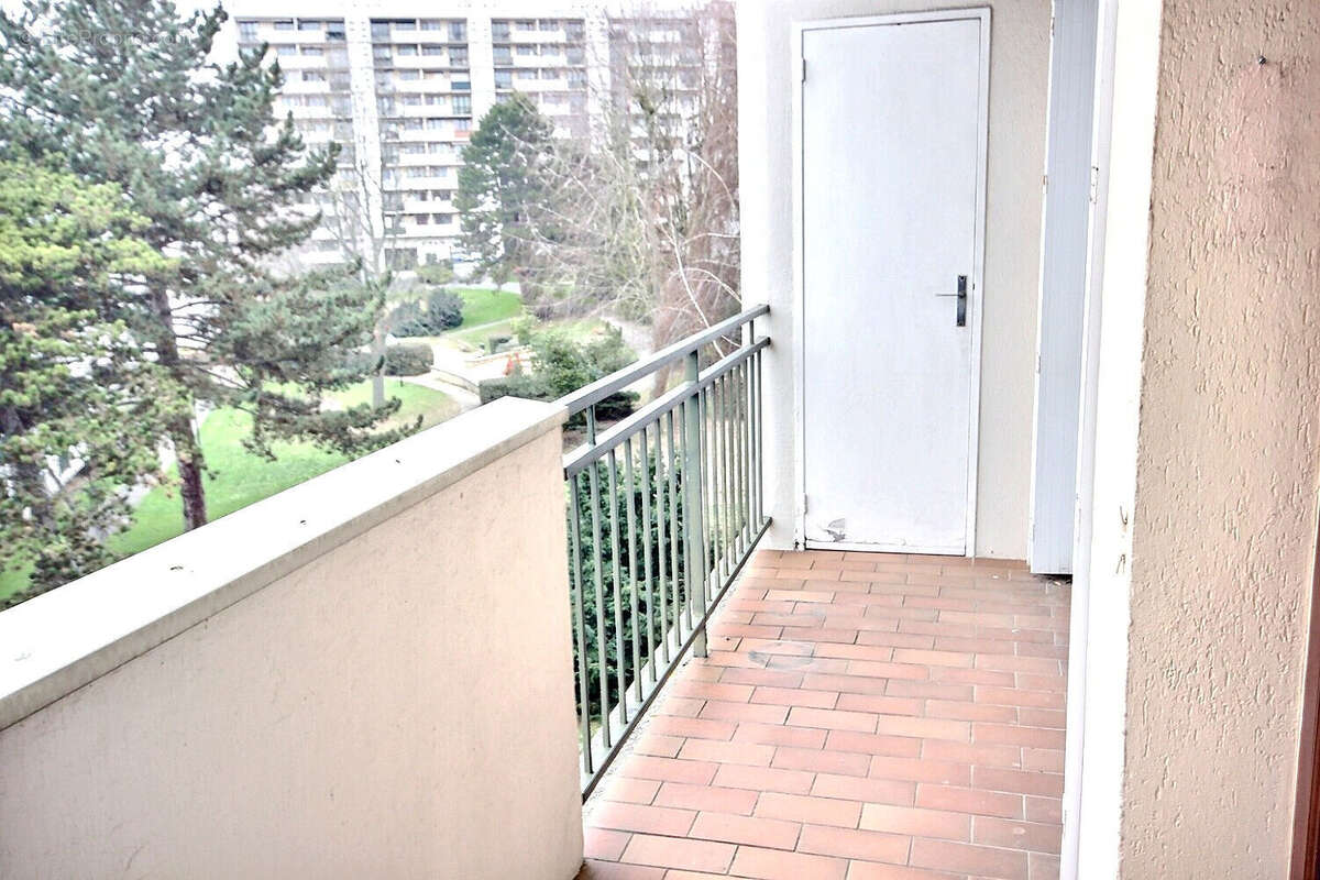 Appartement à FRESNES
