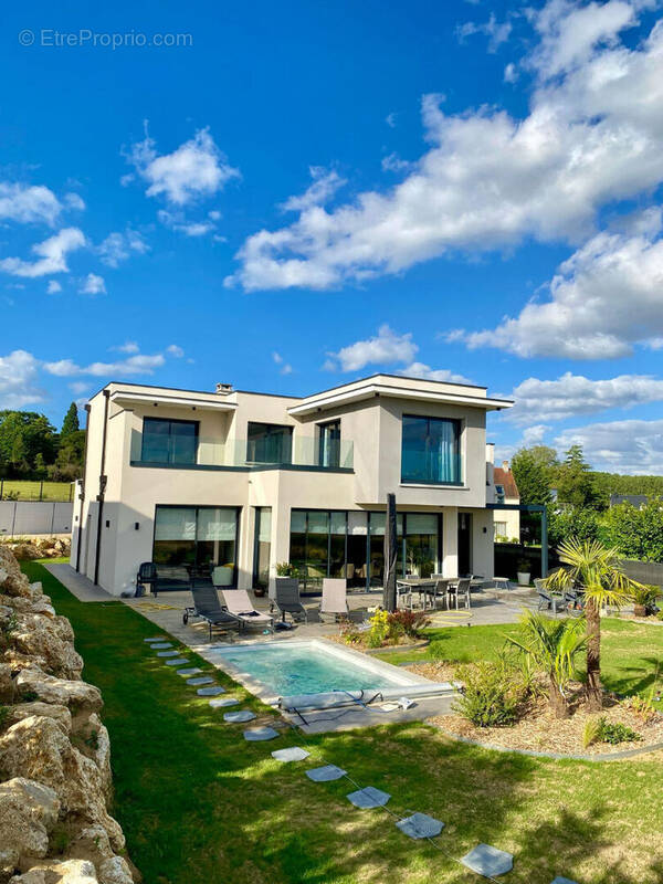 Maison à SAINT-NOM-LA-BRETECHE