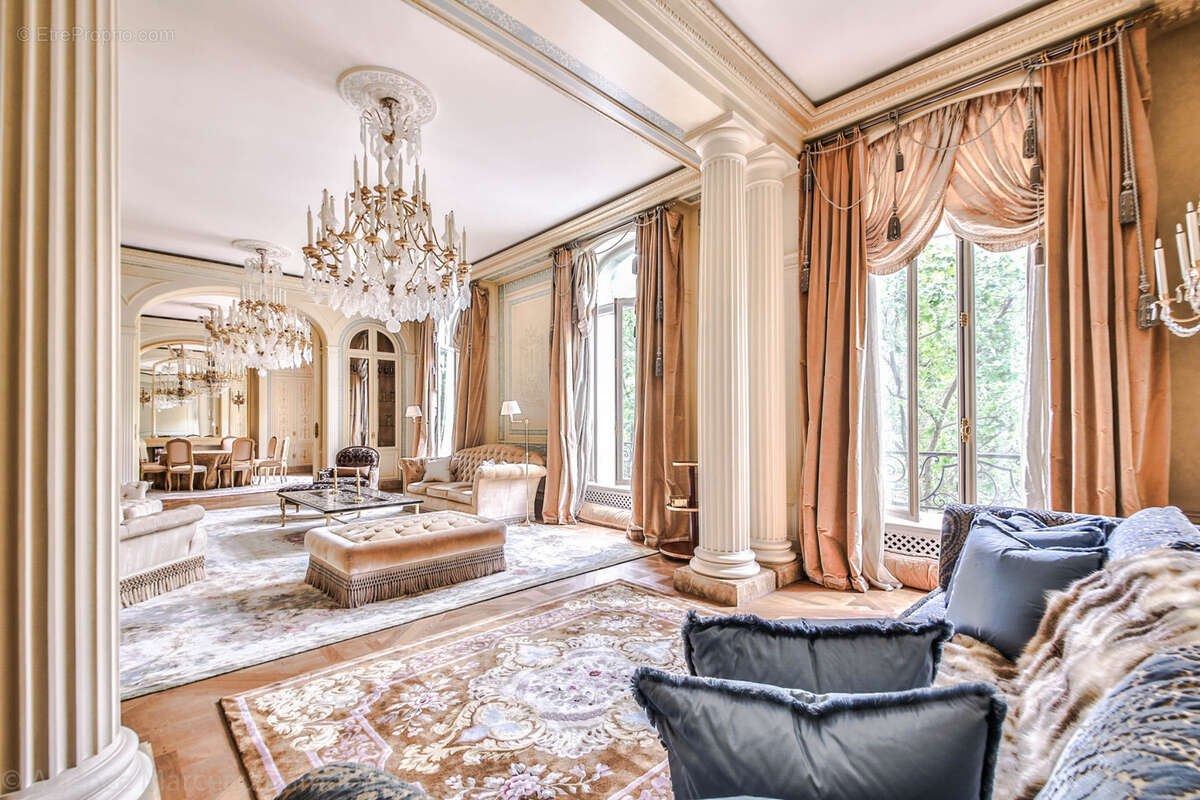 Appartement à PARIS-16E