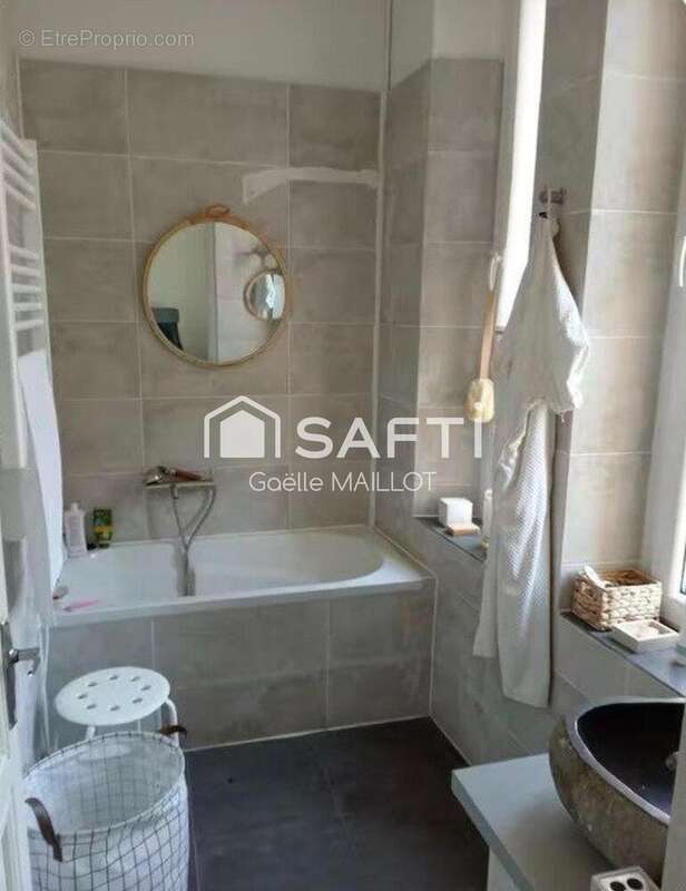 Maison 284 m² à Saint-Laurent-De-Cerdans  - photo 3