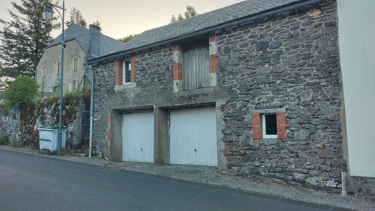 Maison en pierres avec grand garage vendue meublée - photo 4