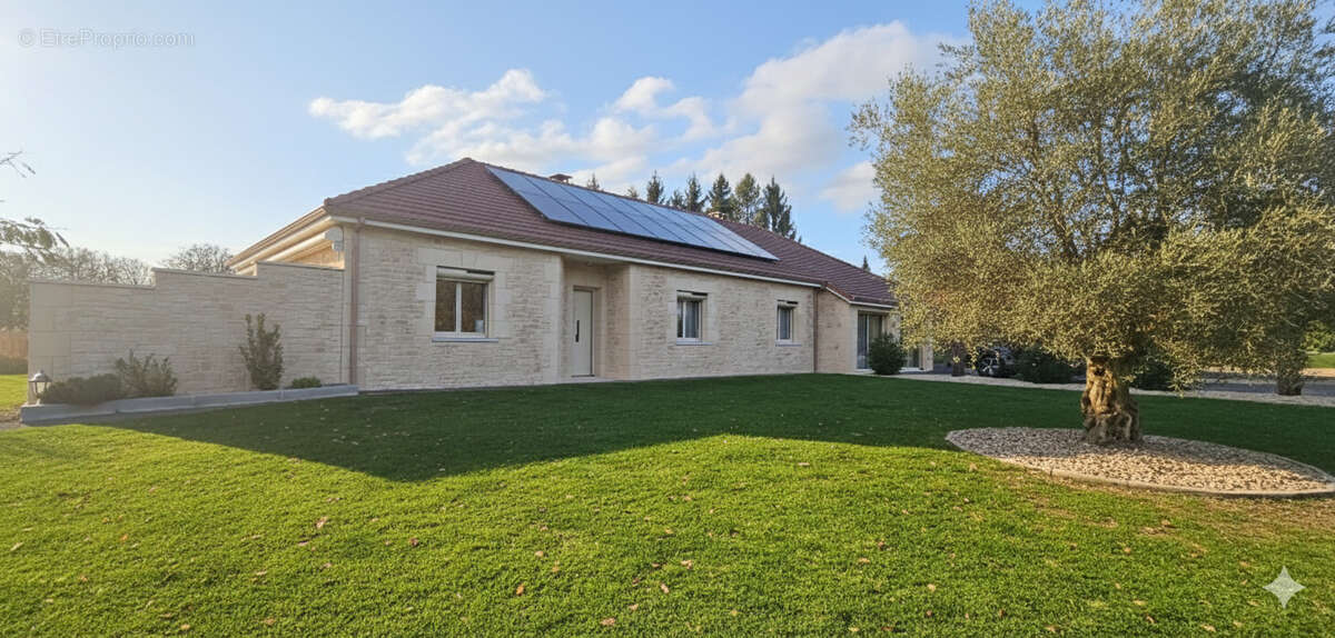 Maison à SAINT-YRIEIX-LA-PERCHE