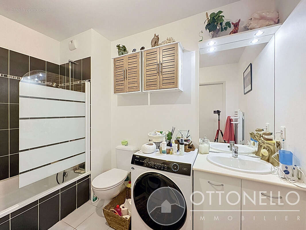 Appartement à ROQUEBRUNE-SUR-ARGENS