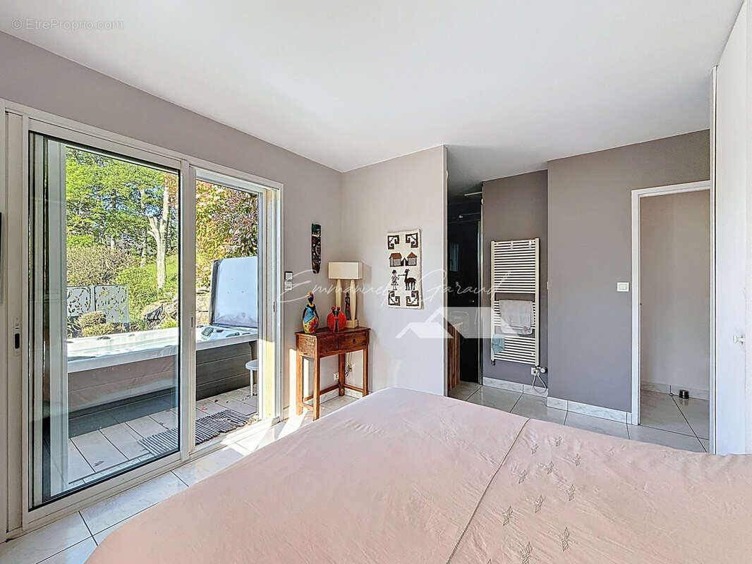 Maison à SAINT-BEAUZELY