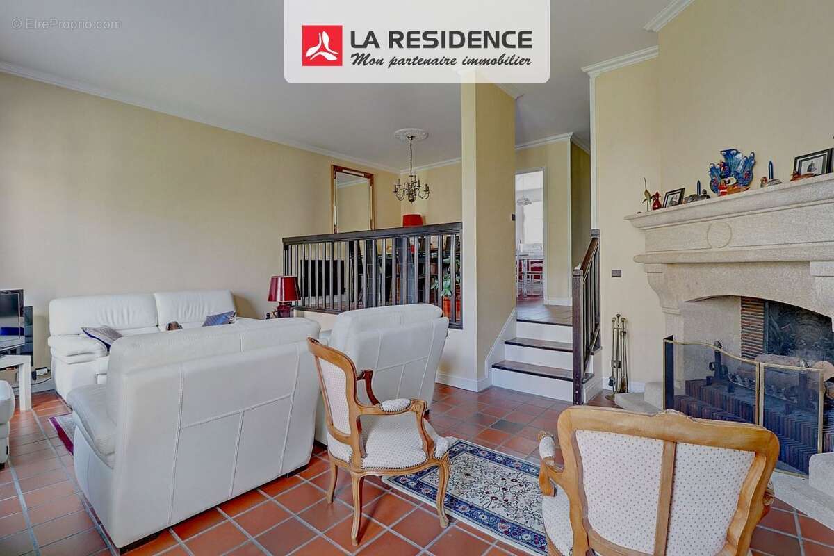 Maison à JOUY-LE-MOUTIER