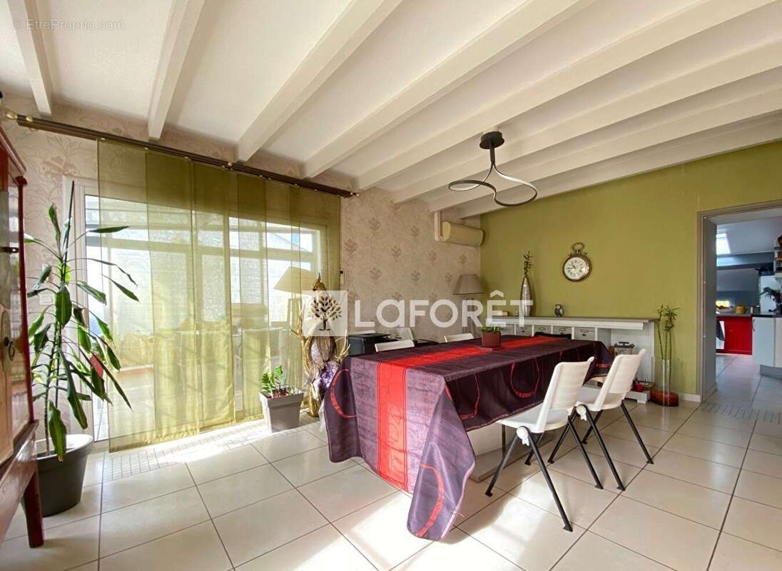 Maison à SAINT-GEORGES-DES-COTEAUX