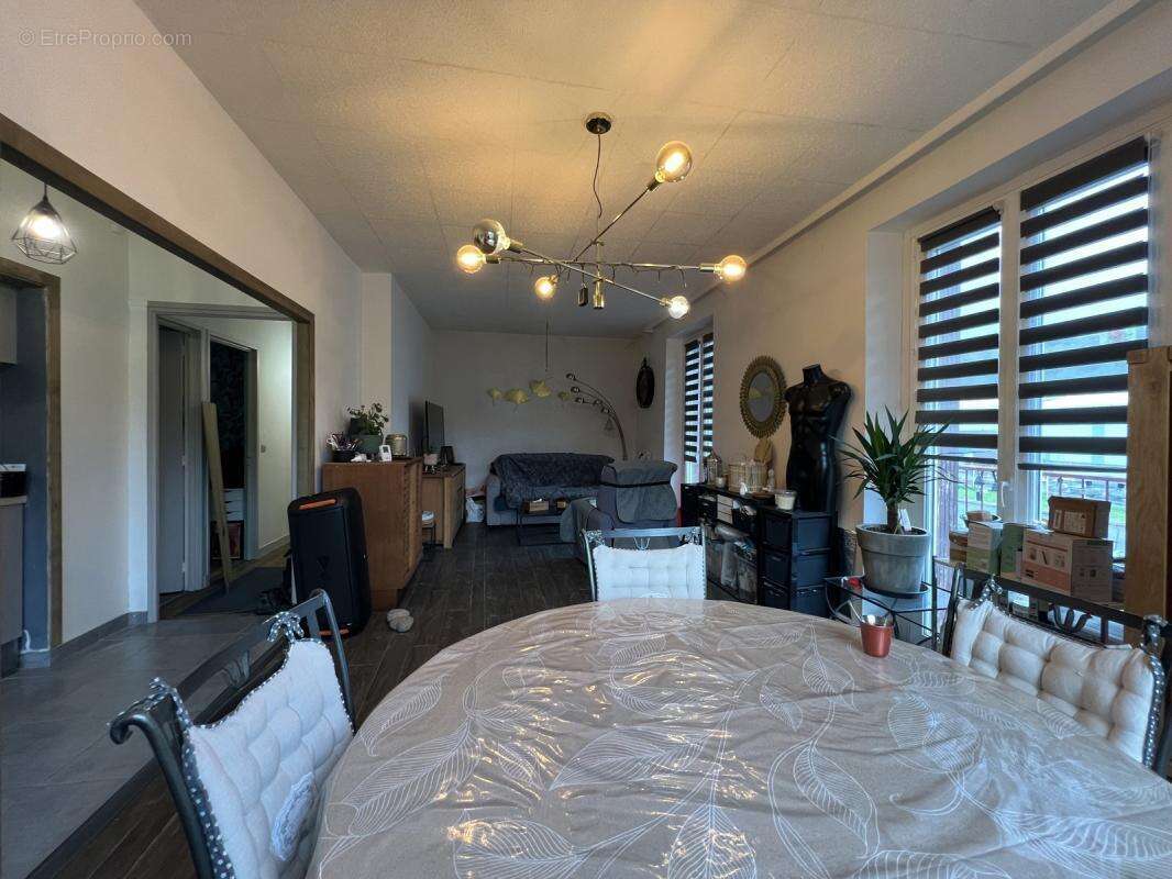 Maison à DECAZEVILLE