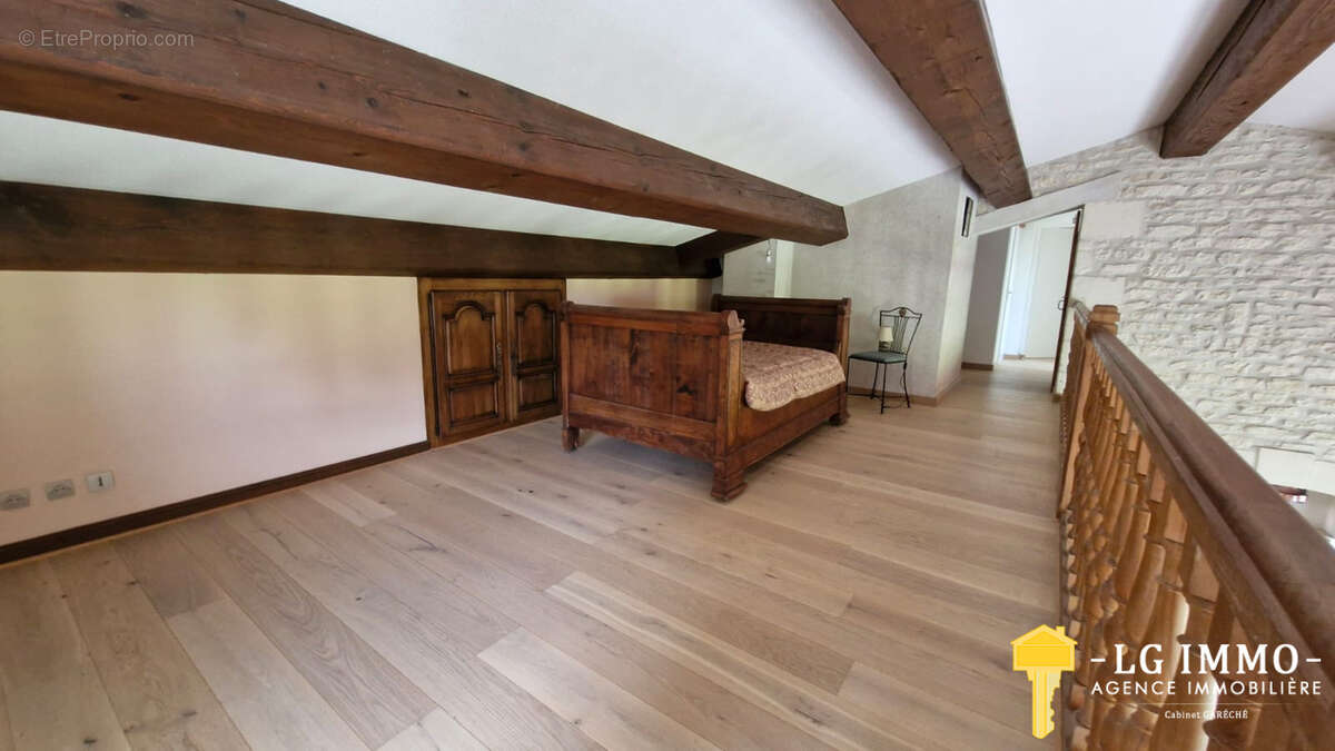 Maison à CHENAC-SAINT-SEURIN-D'UZET