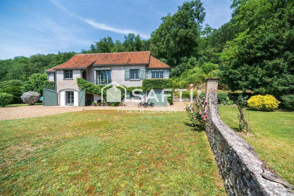 Maison 197 m² à La Croix-En-Touraine  - photo 3