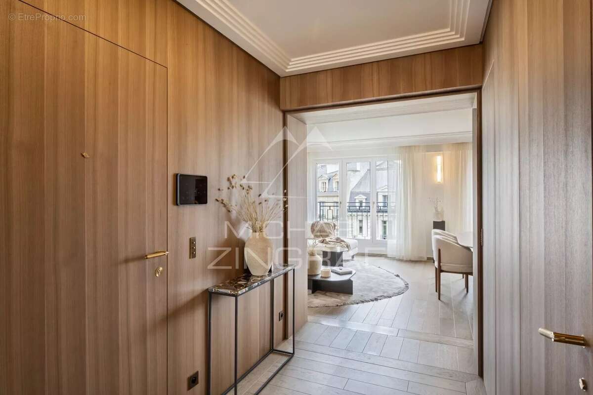 Appartement à PARIS-16E