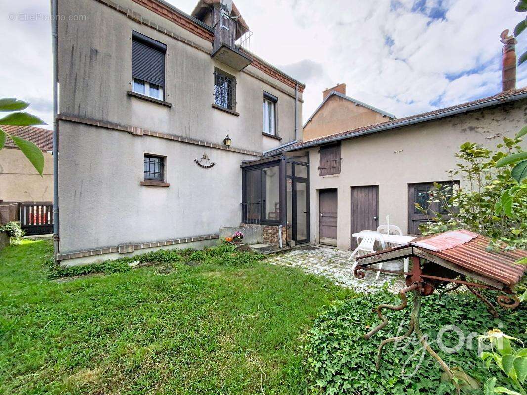 Maison à SAINT-ELOY-LES-MINES