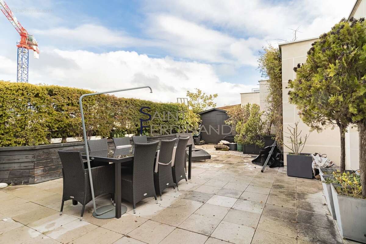 Appartement à NEUILLY-SUR-SEINE