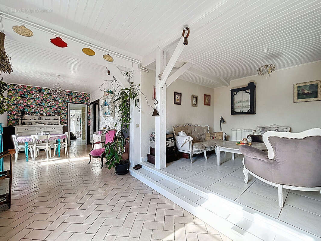 Maison à TONNAY-CHARENTE