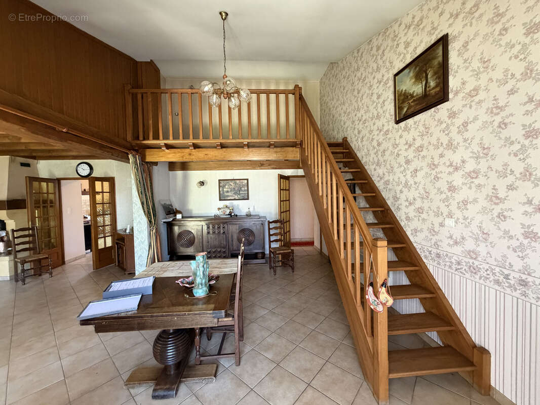 Maison à LA ROCHE-CHALAIS