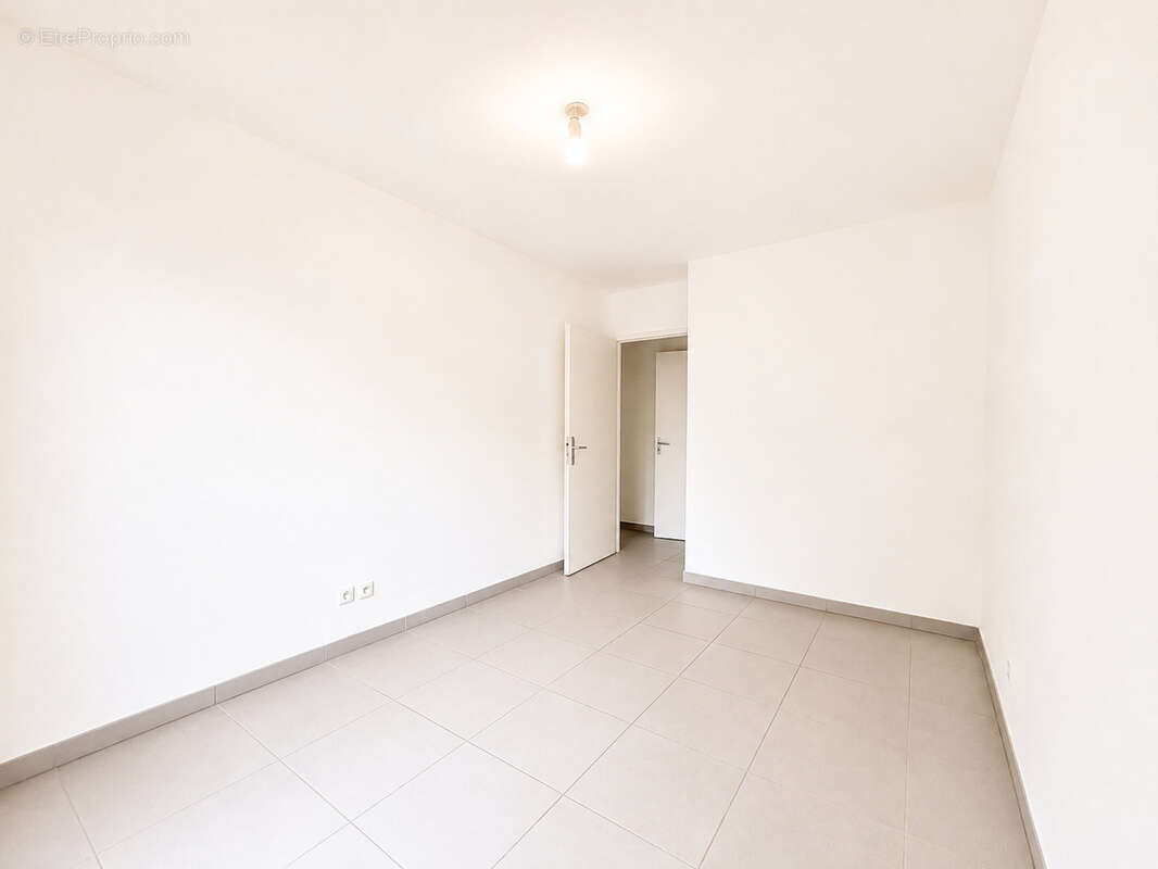 À VENDRE - T3 avec jardin 80 m2 et parking - photo 9