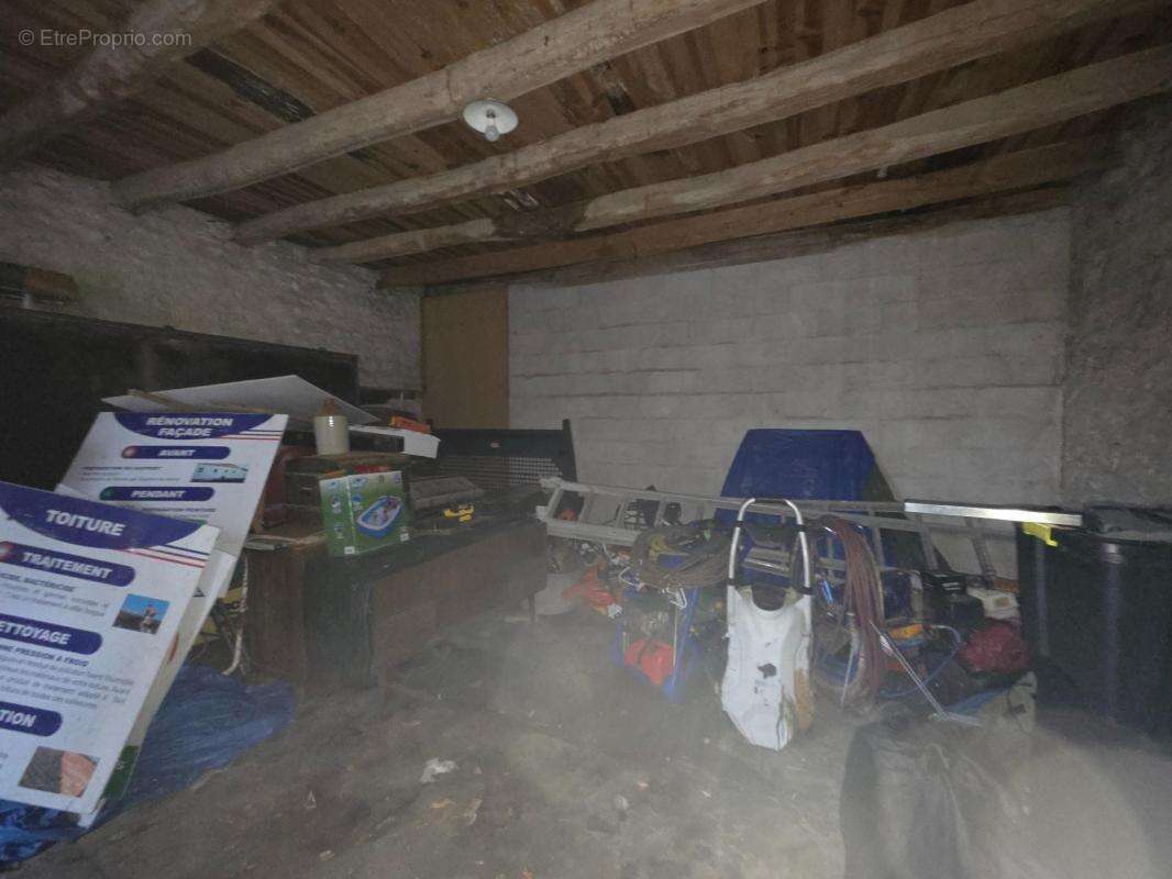 Parking à SAINT-JEAN-D'ANGELY