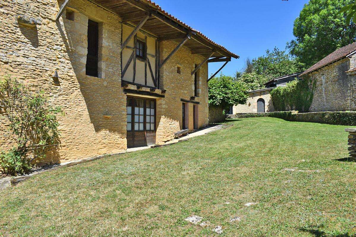 Propriété de gîtes Coly Saint Amand 18 pièce(s) 403 m2 - photo 12