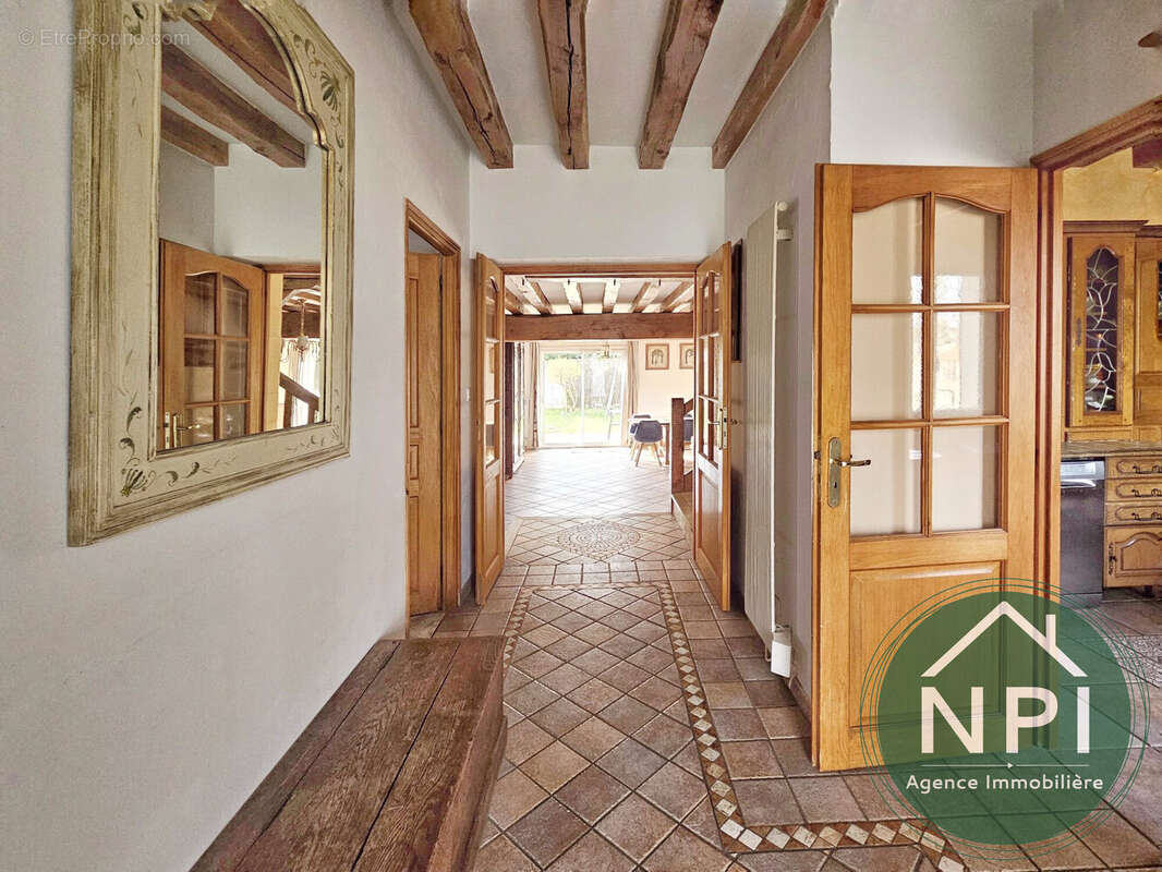 Maison à VAUX-LE-PENIL