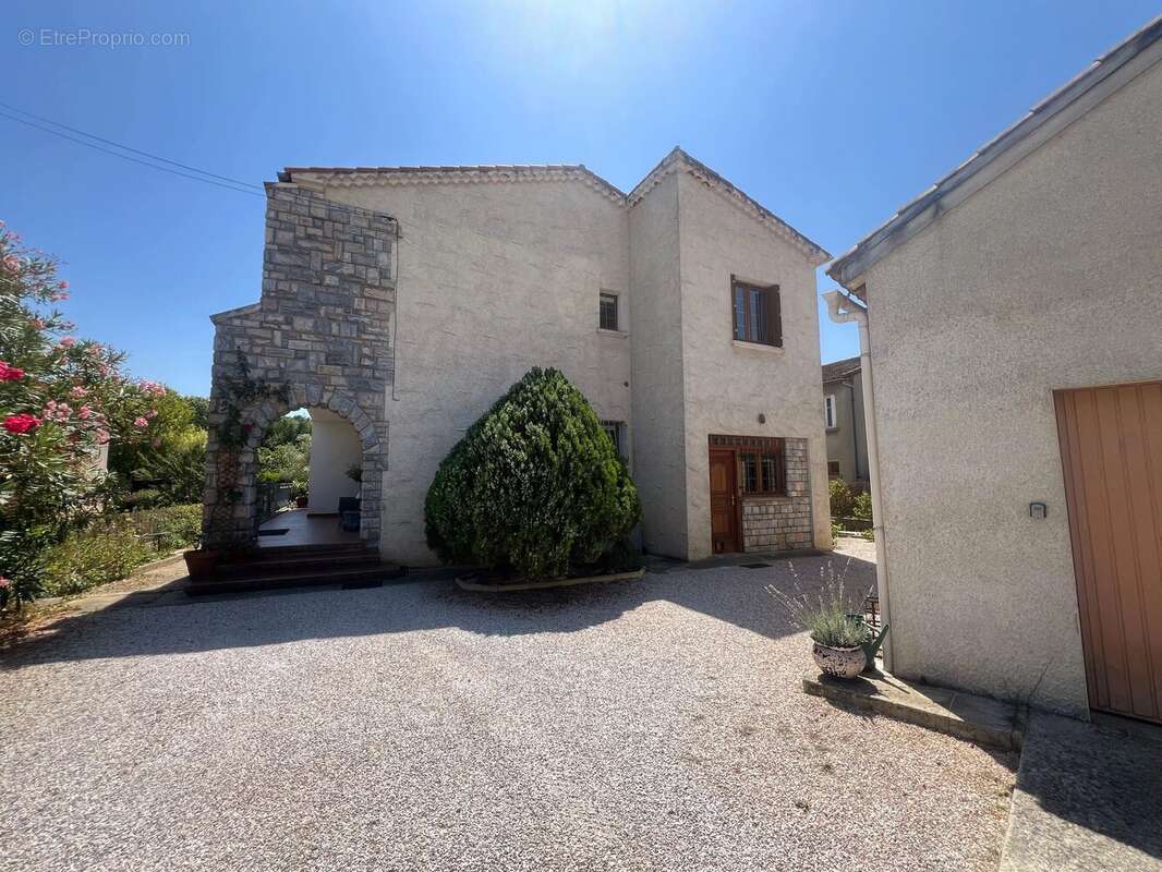 LIMOUX -Grande Maison Familiale Indépendante avec Jardin, Garage et Accès à Pied au Centre-Ville - photo 22