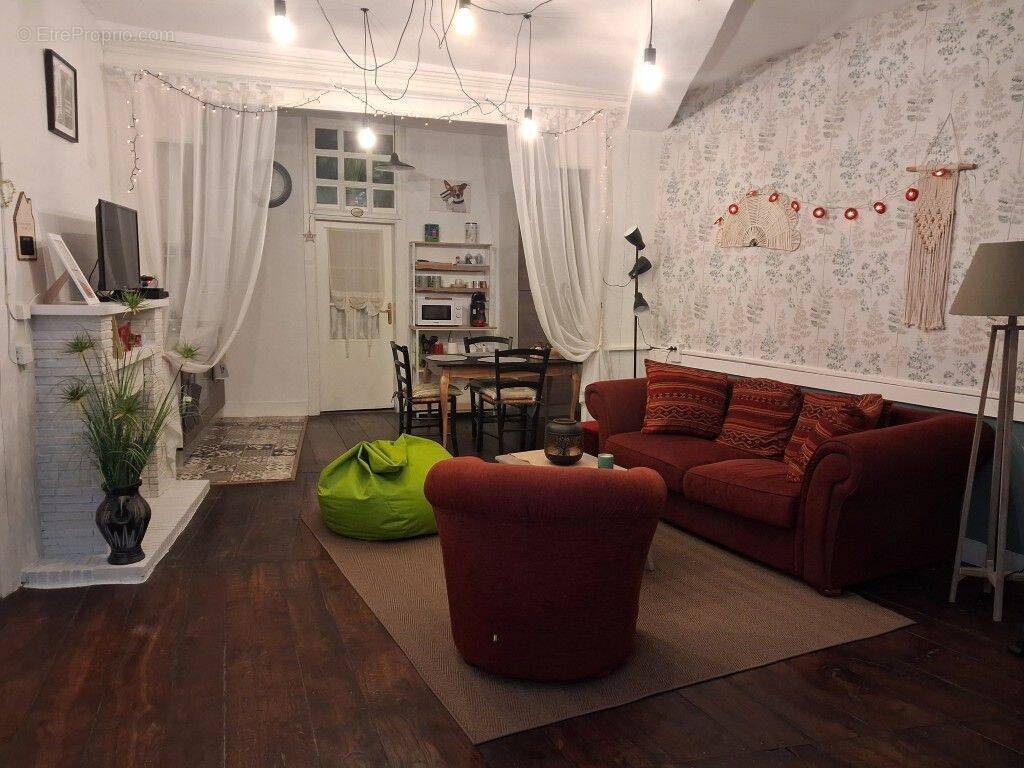 Appartement à SAINT-LEONARD-DE-NOBLAT