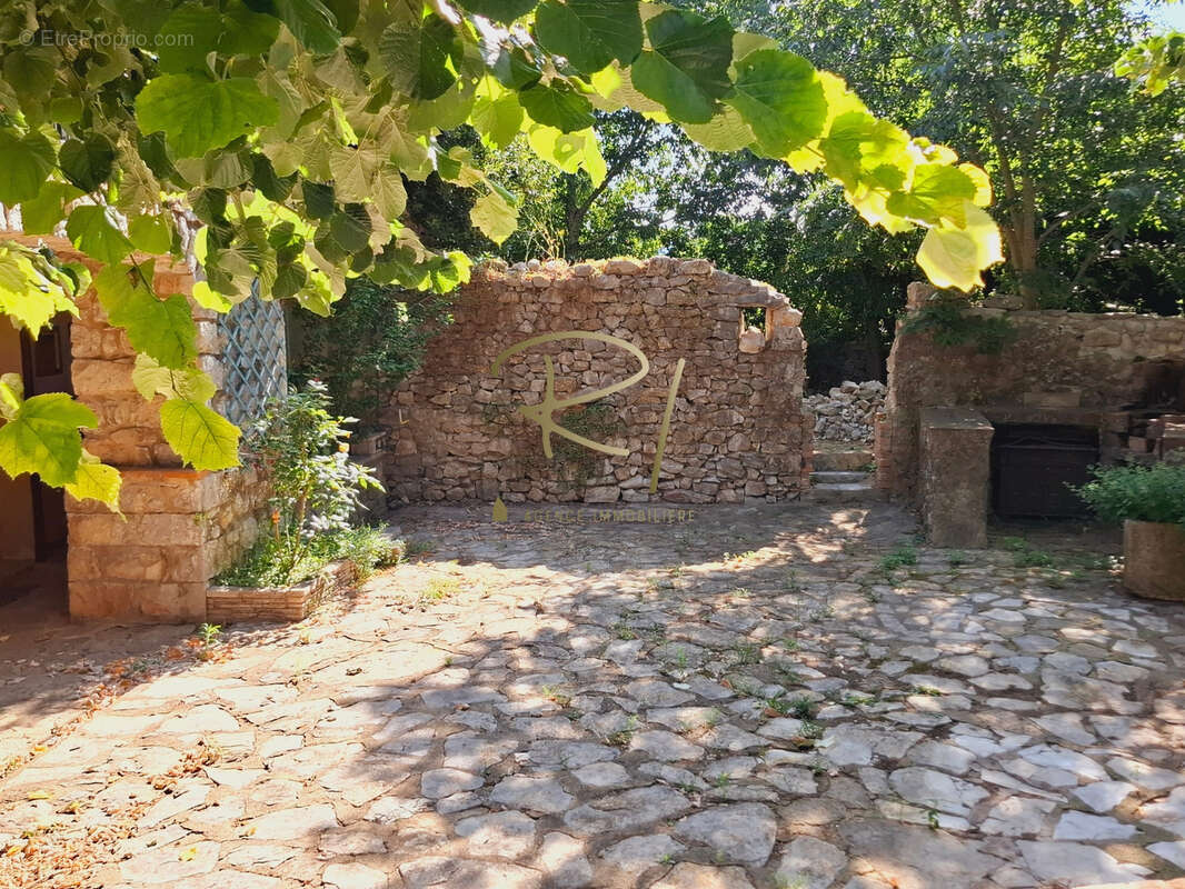 Maison à SAINT-ANDRE-DE-CRUZIERES