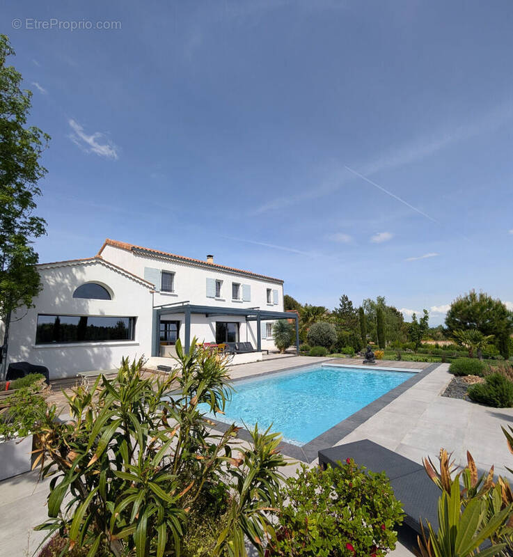 Maison à LA ROCHE-BLANCHE