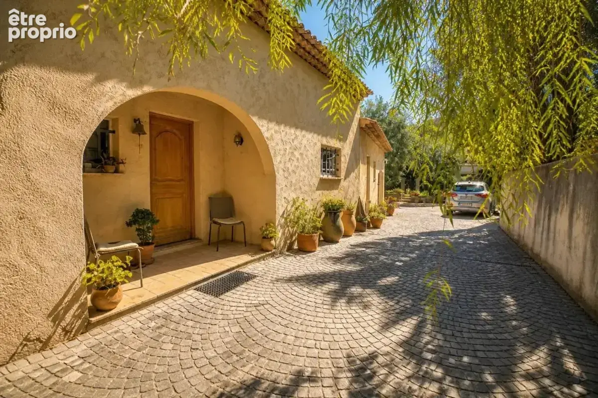 Maison de 6 pièces de 160 m² à Le Bar-sur-Loup - photo 2