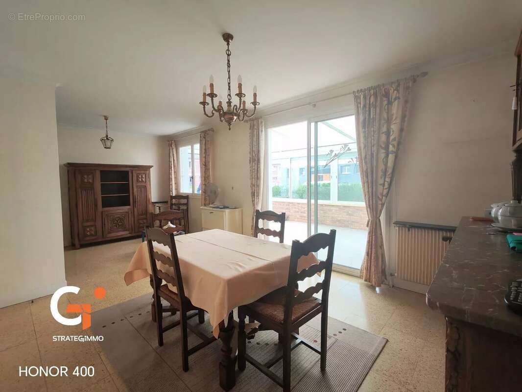 Maison à SAINT-ETIENNE-DU-ROUVRAY