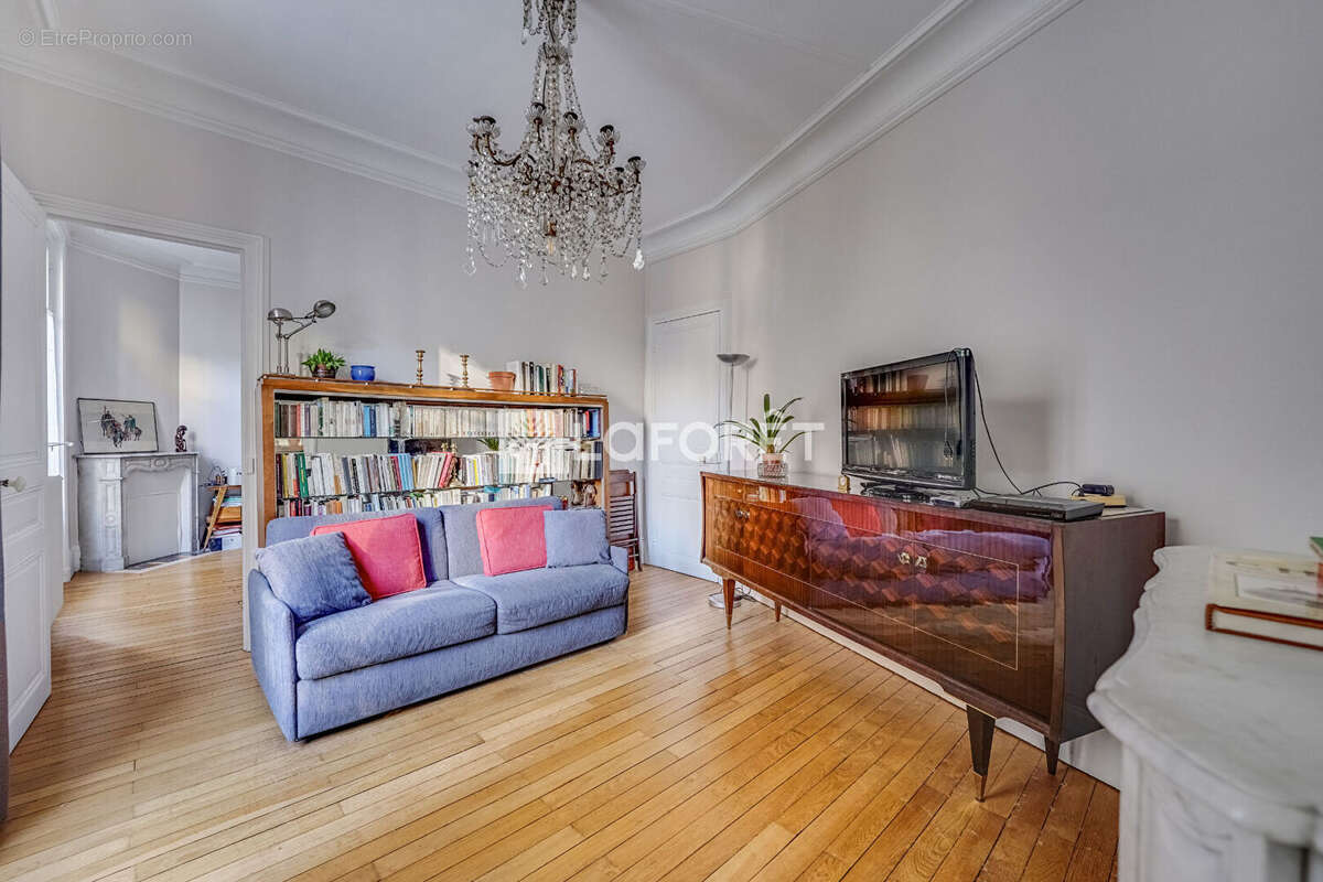 Appartement à PARIS-15E