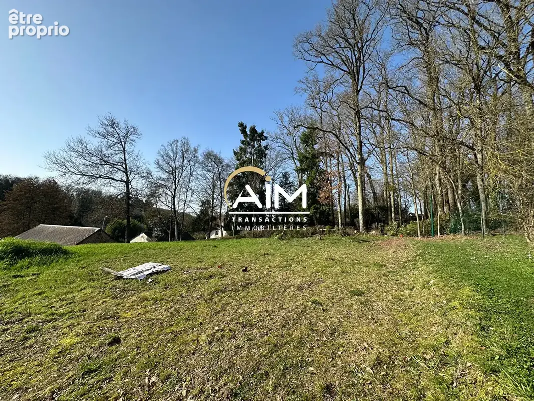 Photo Terrain à Saint-Antoine-Du-Rocher au prix de 81 900€