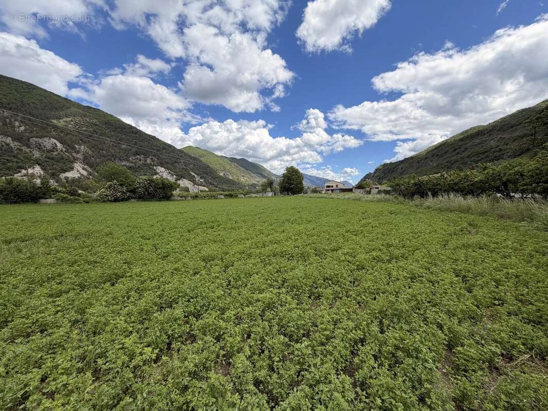 Terrain à ENTREVAUX