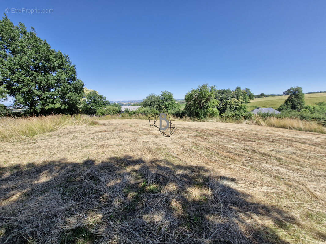 Terrain constructible - 1273 m2 - MOYRAZES - photo 2