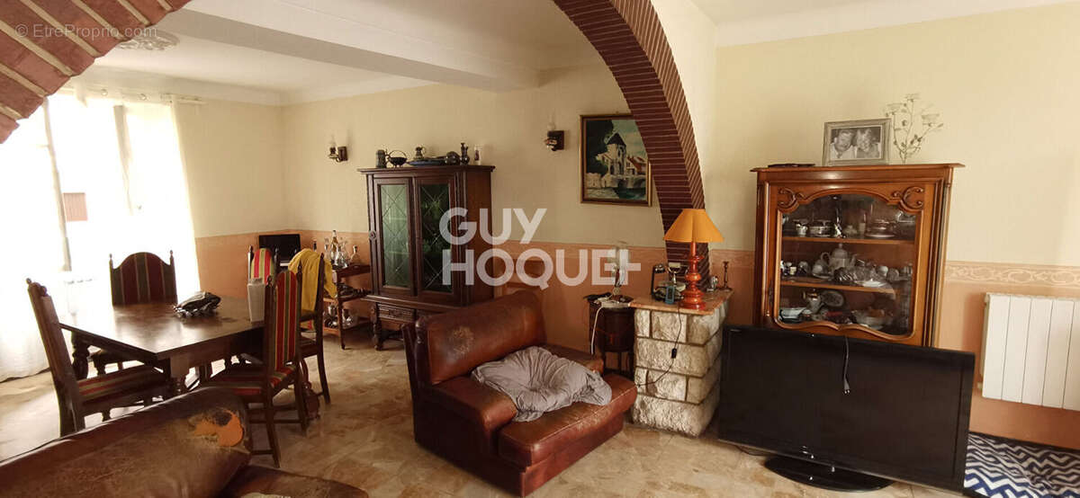 Maison à VENEUX-LES-SABLONS