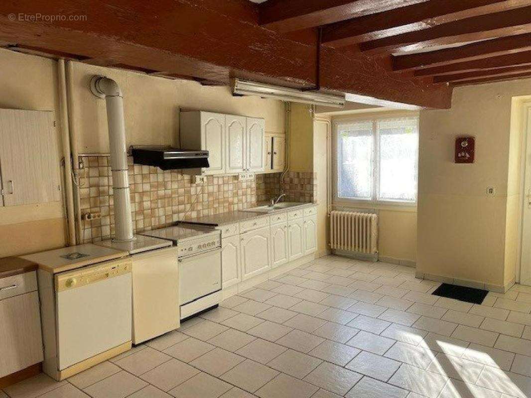 Maison à NOYEN-SUR-SARTHE