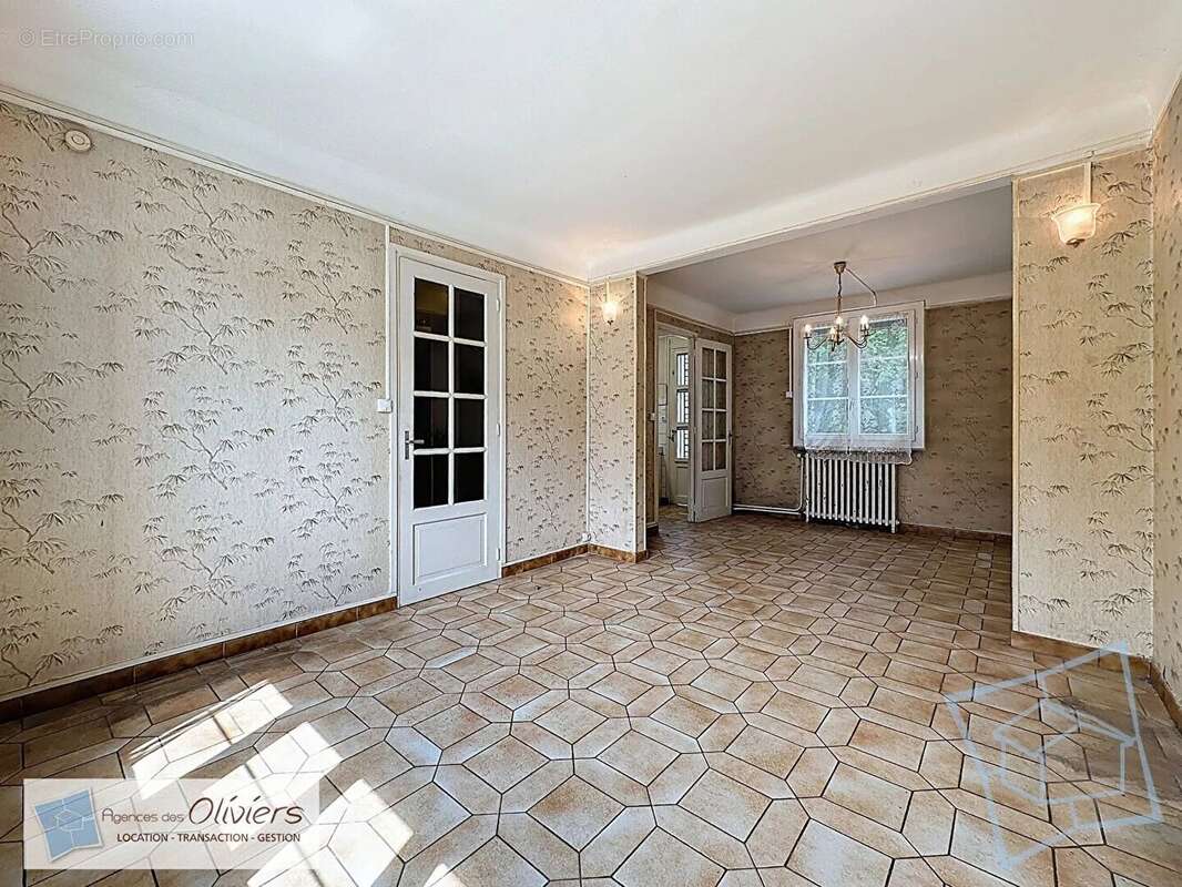 Maison Voisins Village - 68.22 m2 + Sous-sol Total et Atelier indépendant sur Terrain de 500m² - photo 6