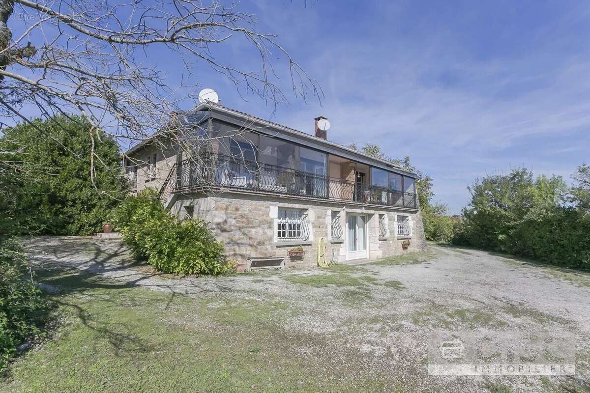 Maison à PUYLAROQUE